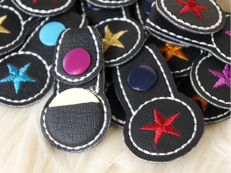 Preview: Stickdatei Schlüsselanhänger Chiptasche ITH Einzeldatei und 4er Set für 10x10cm Stickrahmen S502-02